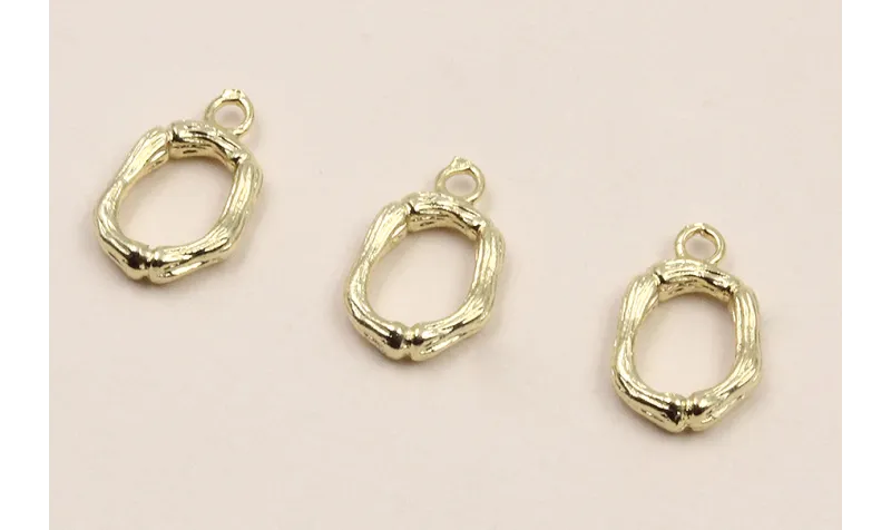 Colgante Letra O latón Dorado 15*10mm