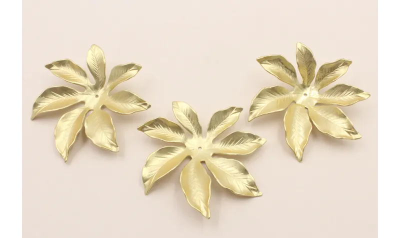 Cuenta Flor 7 pétados 55mm diametro Dorada Mate