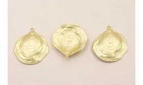 Colgante Concha Plana 27*27mm Dorado Mate / Cuentas Metálicas de Latón / Zamak