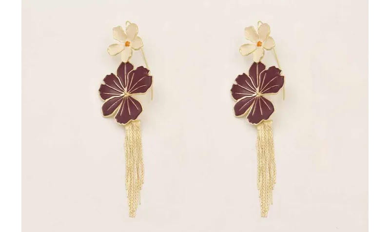 Pendientes perno flor esmaltada beige con flor esm
