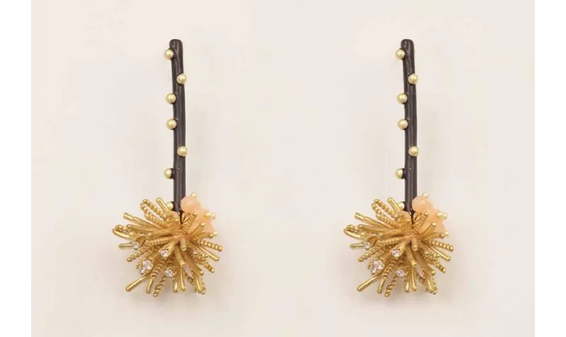 Pendientes perno bastón esmaltado negro con burruñ