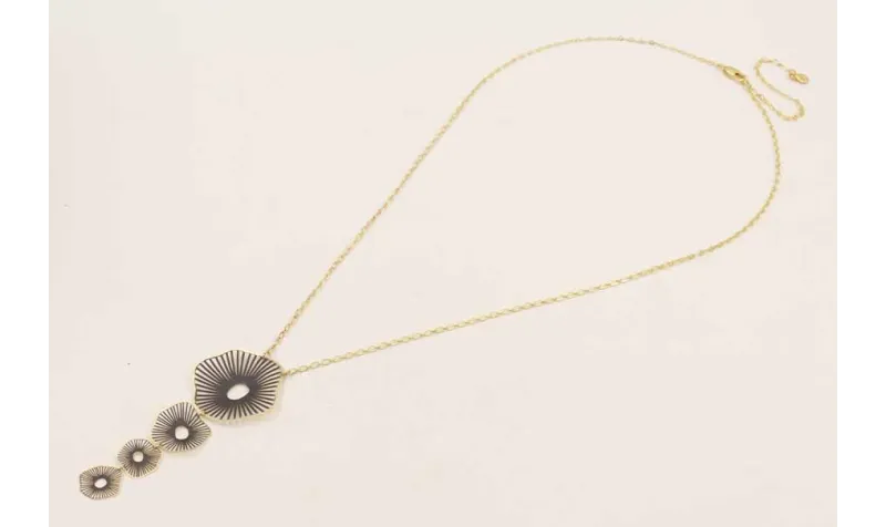 Collar largo de cadena de eslabón plano, con 4 col