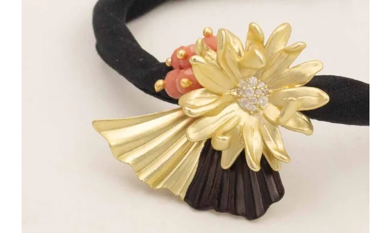Pulsera de seda rellena negra con flor mate con br