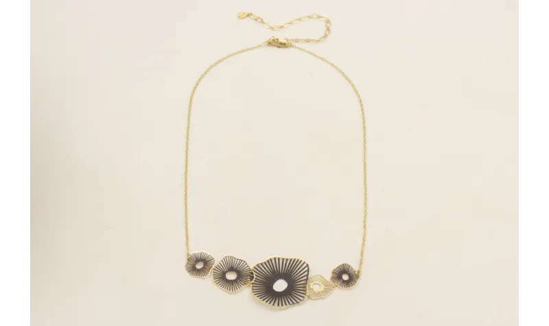 Collar cadena de eslabon pequeño con colgantes de