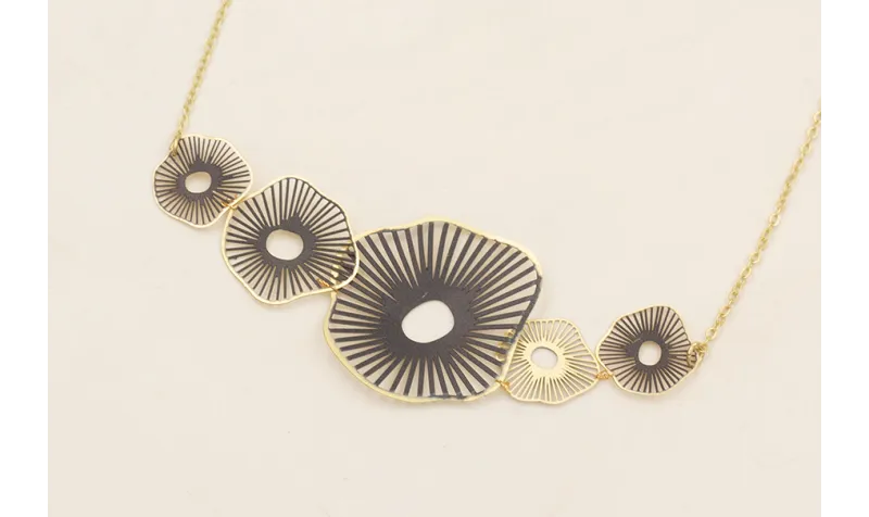 Collar cadena de eslabon pequeño con colgantes de