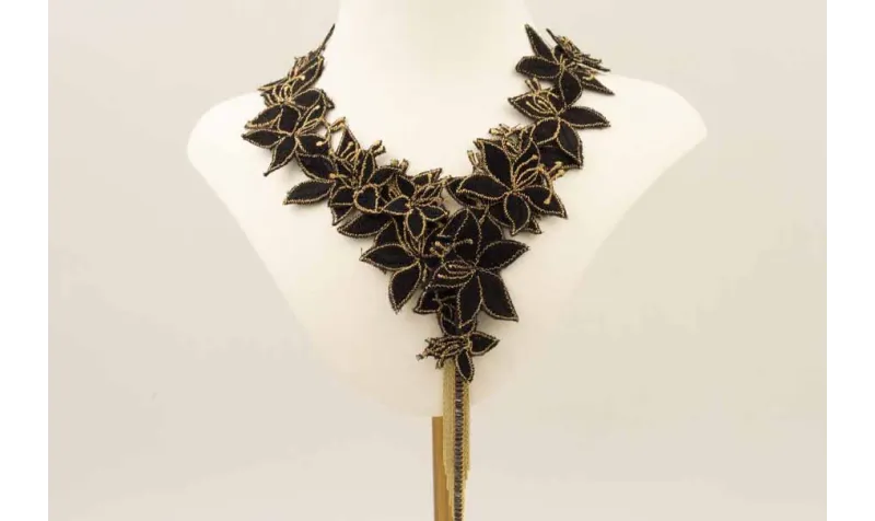 Collar de muchas flores bordadas negras cosidas, c