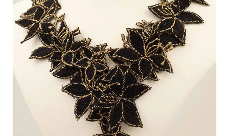 Collar de muchas flores bordadas negras cosidas, c