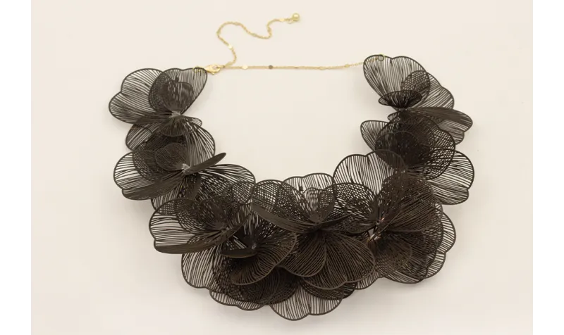 Collar de flores de filigrana negras de 4 capas co