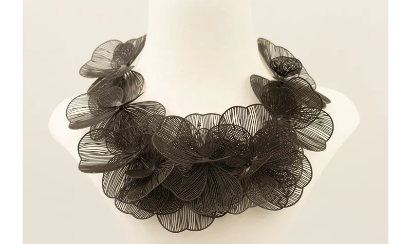 Collar de flores de filigrana negras de 4 capas co