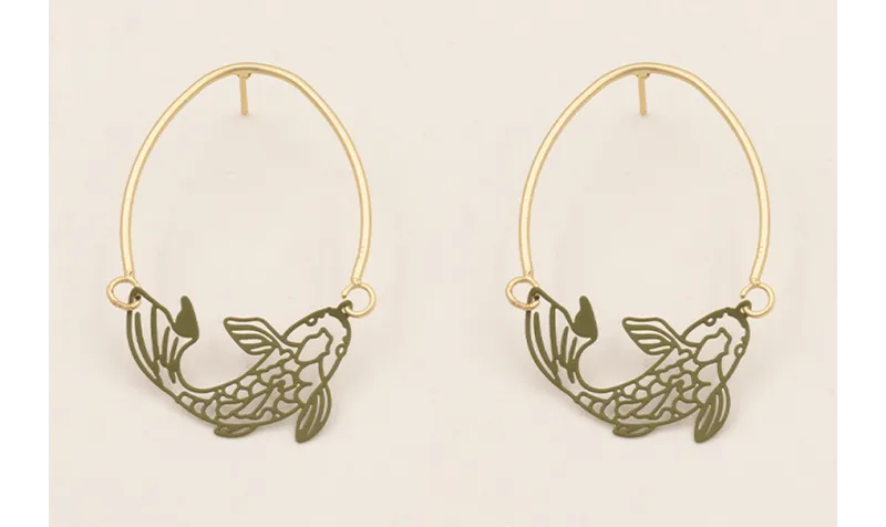 Pendientes con perno en forma de herradura y pez v