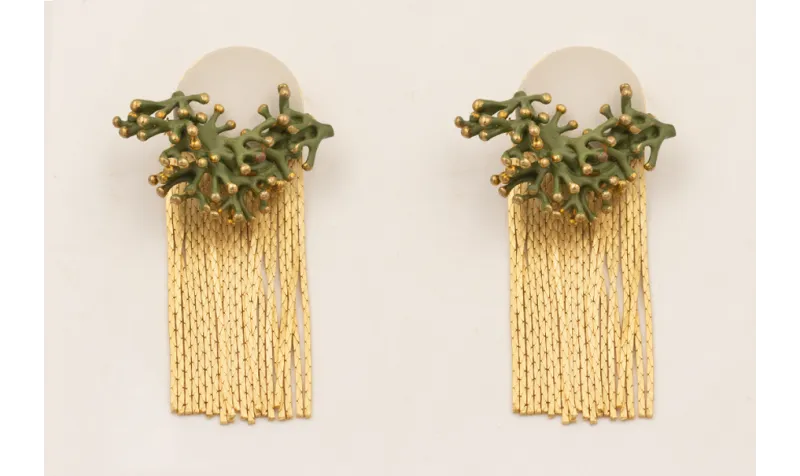 Pendientes perno disco blanco con fleco y rama de