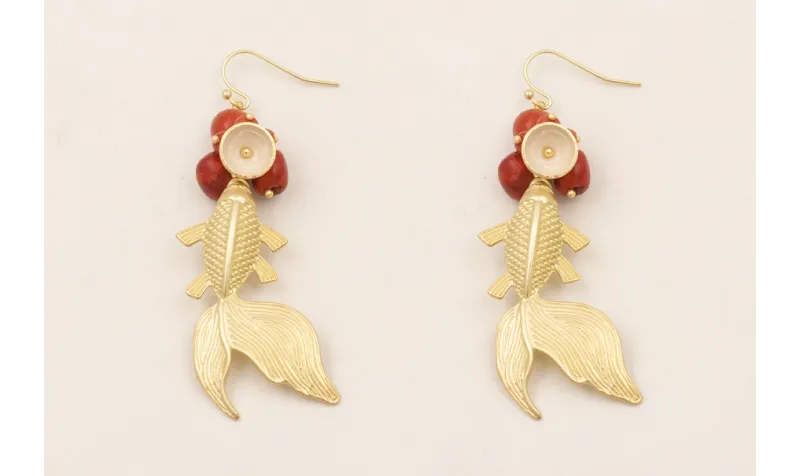 Pendientes perno sencillo con bolas de coral, colg
