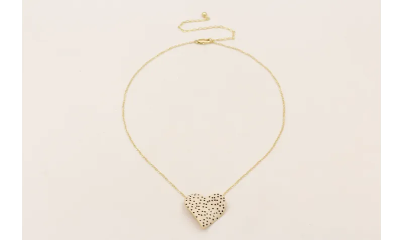 Collar cadena de eslabón pequeño con colgante de c