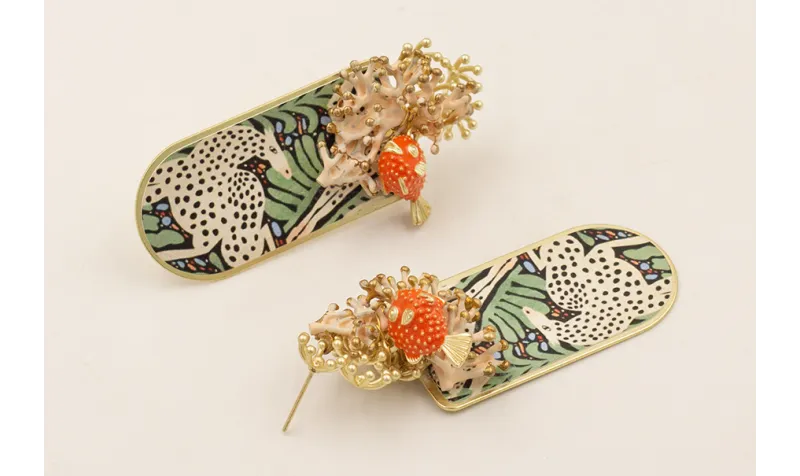 Pendientes perno estrellas coral, coral beige, pez