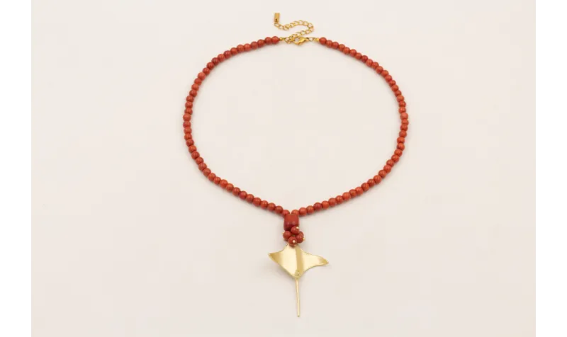 Collar bolas de coral con manta raya, burruño bola