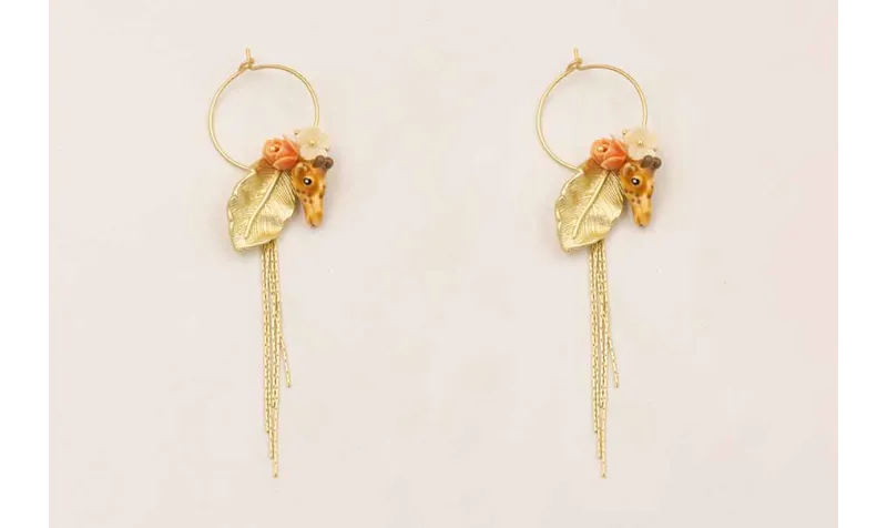 Pendientes perno aro mediano con flores de resina