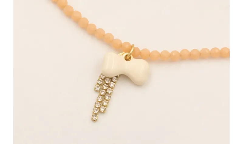 Collar de semipreciosas facetadas rosas con hueso