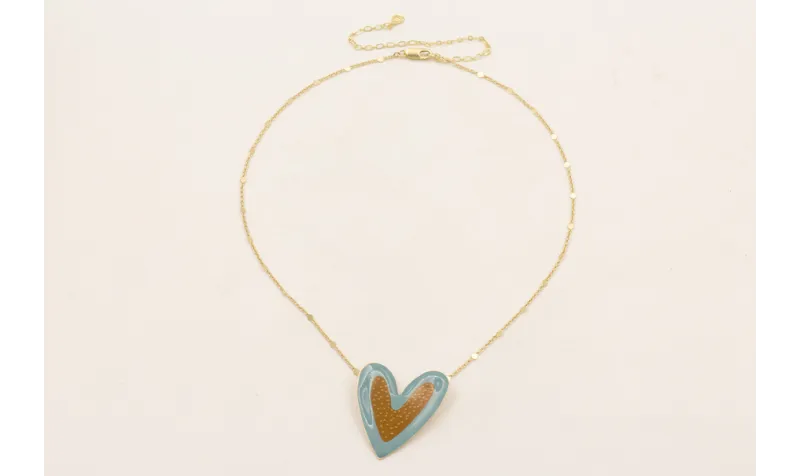 Collar de cadena de chapitas mate y corazon azul y