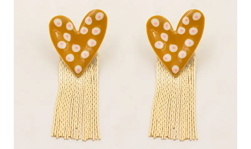 Pendientes con perno de disco beige y flecos y cor