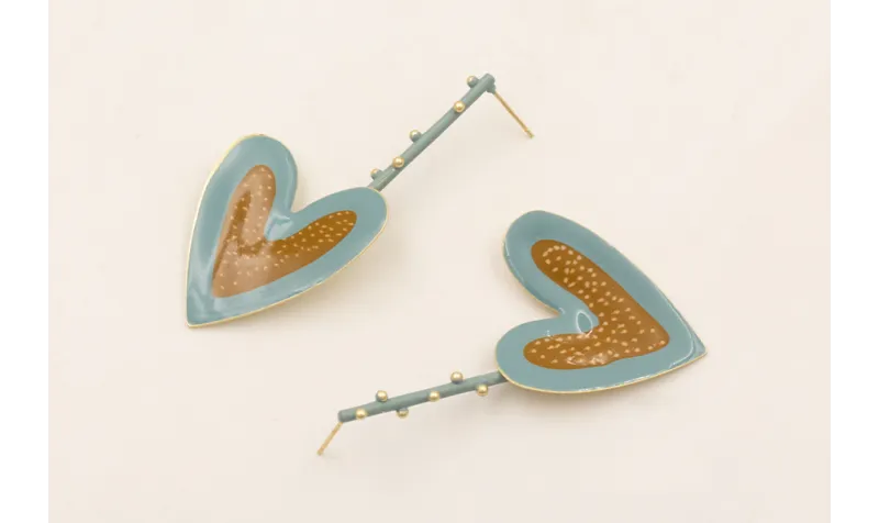 Pendientes perno bastón esmaltado azul con corazón