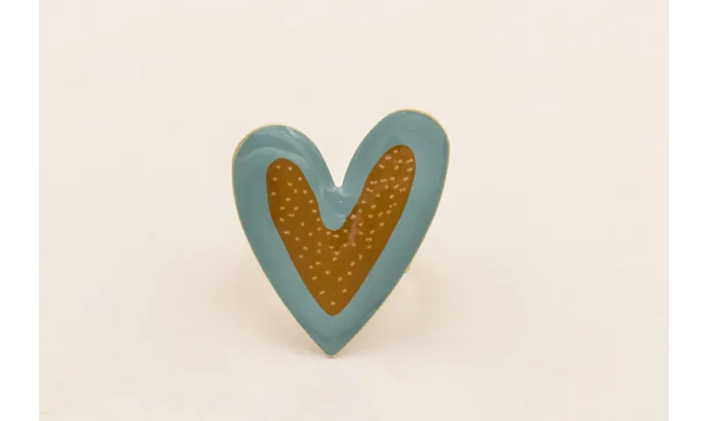 Anillo ajustable con corazón azul y marrón