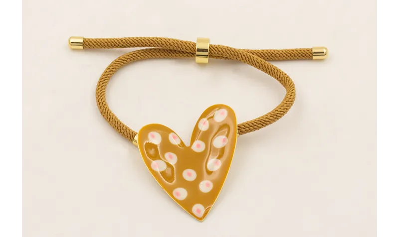 Pulsera de cordón preparado color mostaza y corazó
