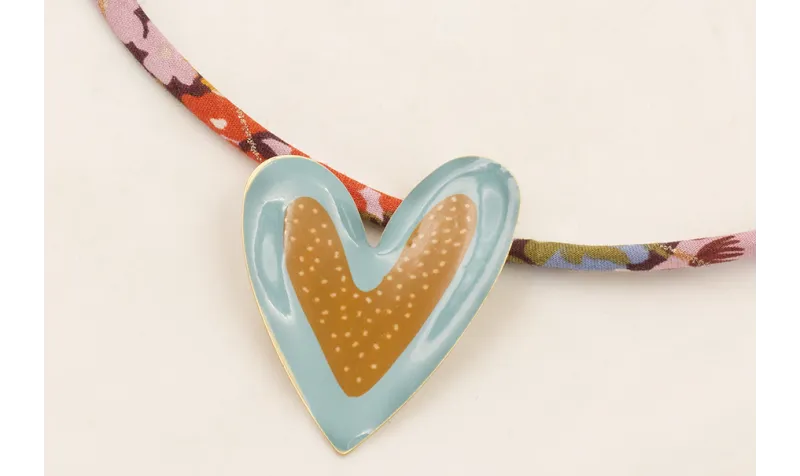Collar rígido cubierto de liberty multicolor con c