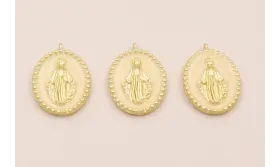 Colgante Ovalo Virgen cazoleta con esmalte Beige / Cuentas Metálicas de Latón / Zamak