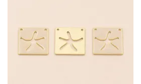 Cuadrado calado EstrellaMar 15*15mm Beige / Cuentas Metálicas de Latón / Zamak