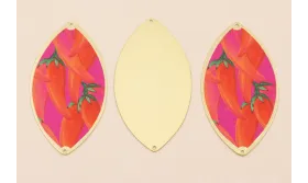 Ovalo 60*33  Oro Mate Pimientos sobre Fuxia / Cuentas Metálicas de Latón / Zamak