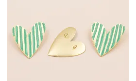 Colgante Corazón 35*30 Lineas Turquesas y Oro Mate / Cuentas Metálicas de Latón / Zamak