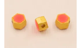 Entrepieza Hexagonal 5*5*4mm Oro Esmalte Fuxia / Cuentas Metálicas de Latón / Zamak
