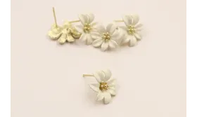 Perno Flor 8*15mm esmalte manual Crema / Base Pendientes 