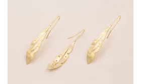 Hoja alargada calada 40*8mm con anilla Oro Mate / Base Pendientes 