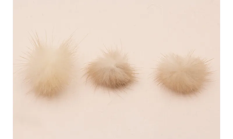 Pompón Pelo 30mm beige claro / Hilos y Cordones, Cuero y piel