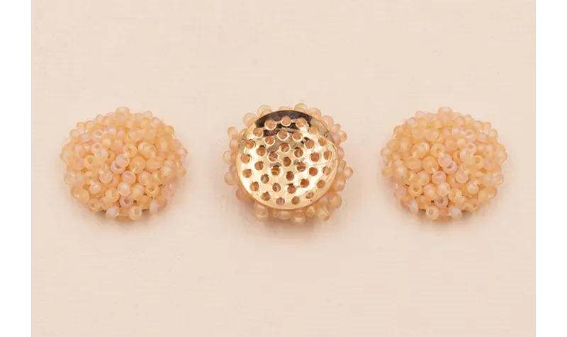 Disco de 20mm con abalorio engarzado color Arena