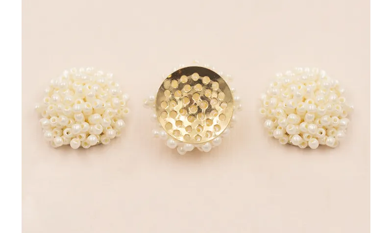 Disco de 20mm abalorio engarzado Perla