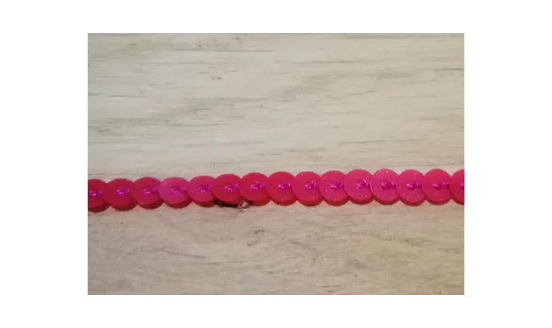 Tira de lentejuelas de 4mm Burdeos / Cuentas y Lentejuelas