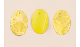 Ovalo 26*16 Amarillo y Metal / Cuentas y Lentejuelas