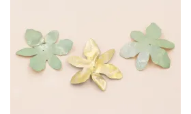 Flor 6 pétalos 55mm diámetro Turquesa y Metal / Cuentas y Lentejuelas