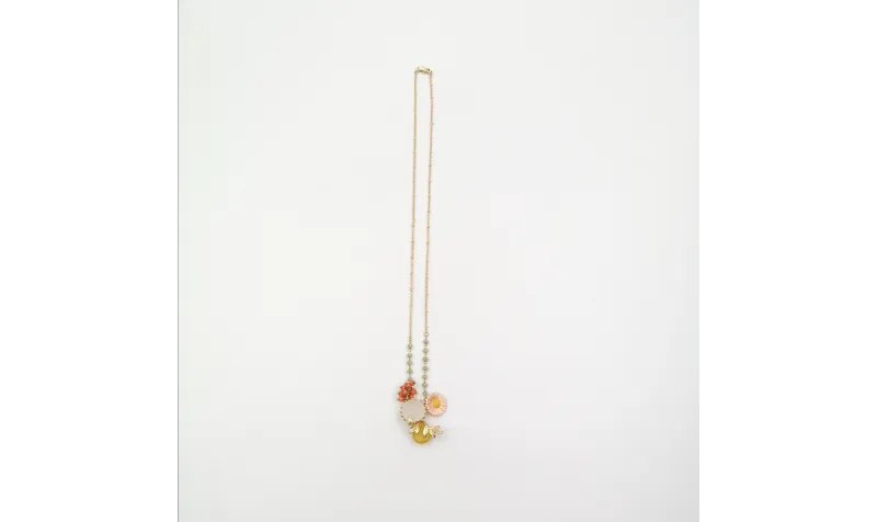 Collar con facetadas coral, verde y margarita mate