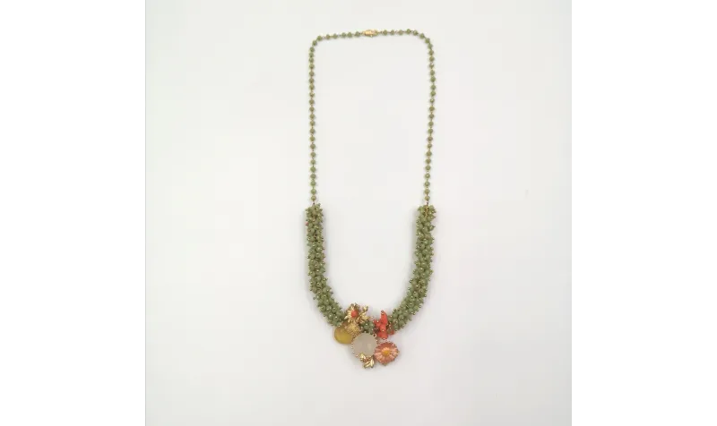 Collar facetadas verdes burruño, margarita, brillo