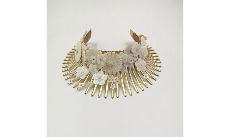 Collar rigido flores nacar