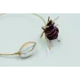 Pulsera rigida fina con esmaltes granates y concha