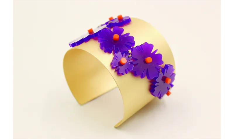 Pulsera rigida ancha con flores de metacrilato mor
