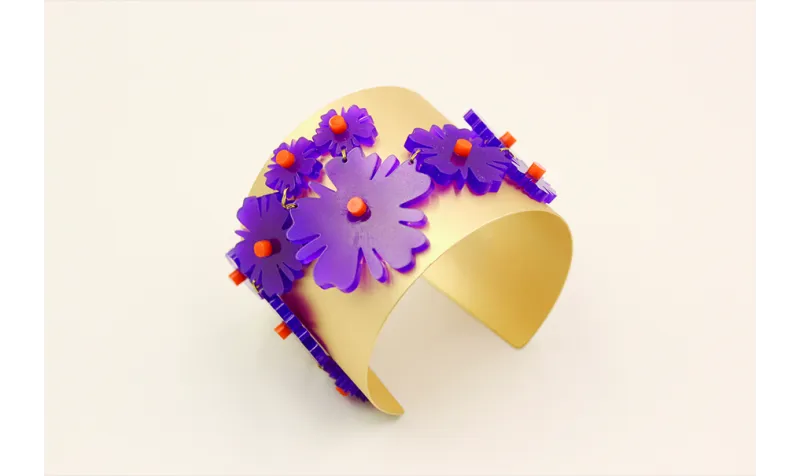 Pulsera rigida ancha con flores de metacrilato mor
