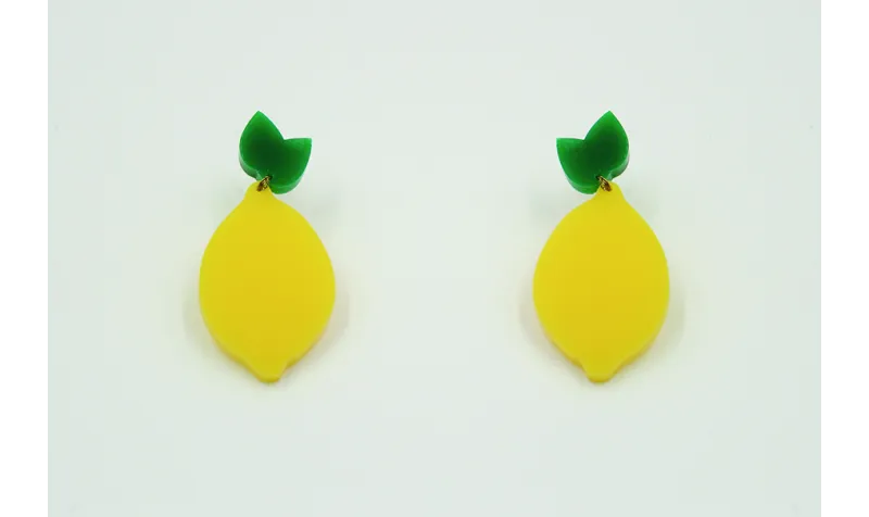 Pendientes con forma de limón en metacrilato amari