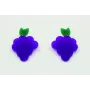 Pendientes con forma de uva en metacrilato morado.