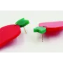 Pendientes con forma de fresa en metacrilato rojo.
