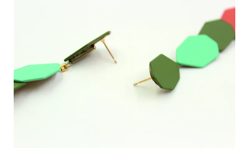 Pendientes tira de esmaltes mates en colores pista